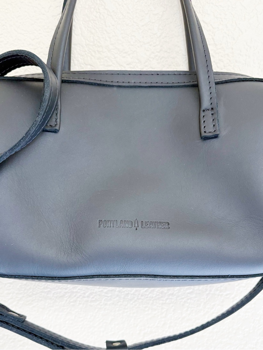Portland Leather Large Sloan Doctor Bag Black Leather Crossbody - Picture 13 of 16